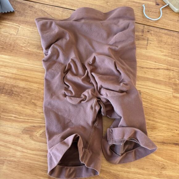 Skims Shapewear High Rise Tummy Control Mid Thigh Shorts Size Large - Picture 4 of 4